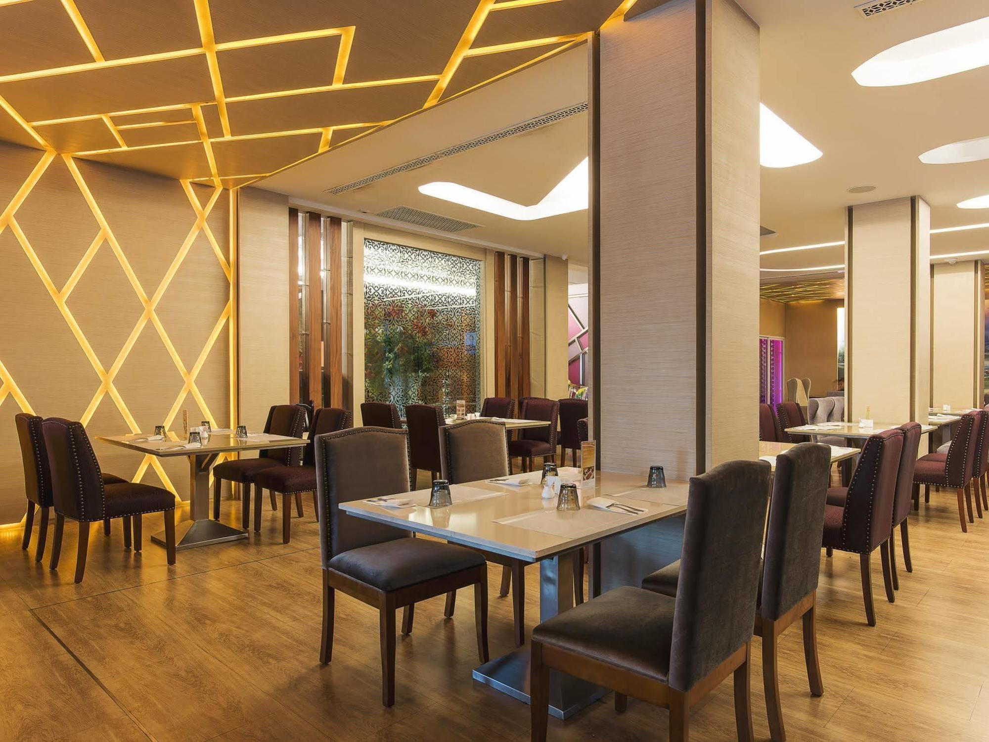 One One Bangkok Hotel Luaran gambar