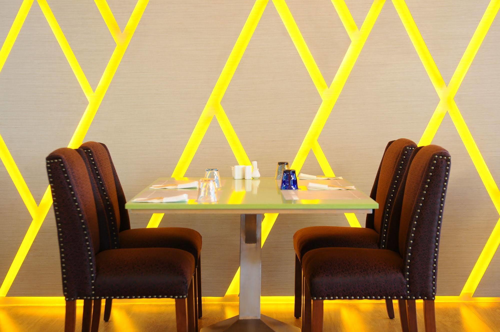 One One Bangkok Hotel Luaran gambar