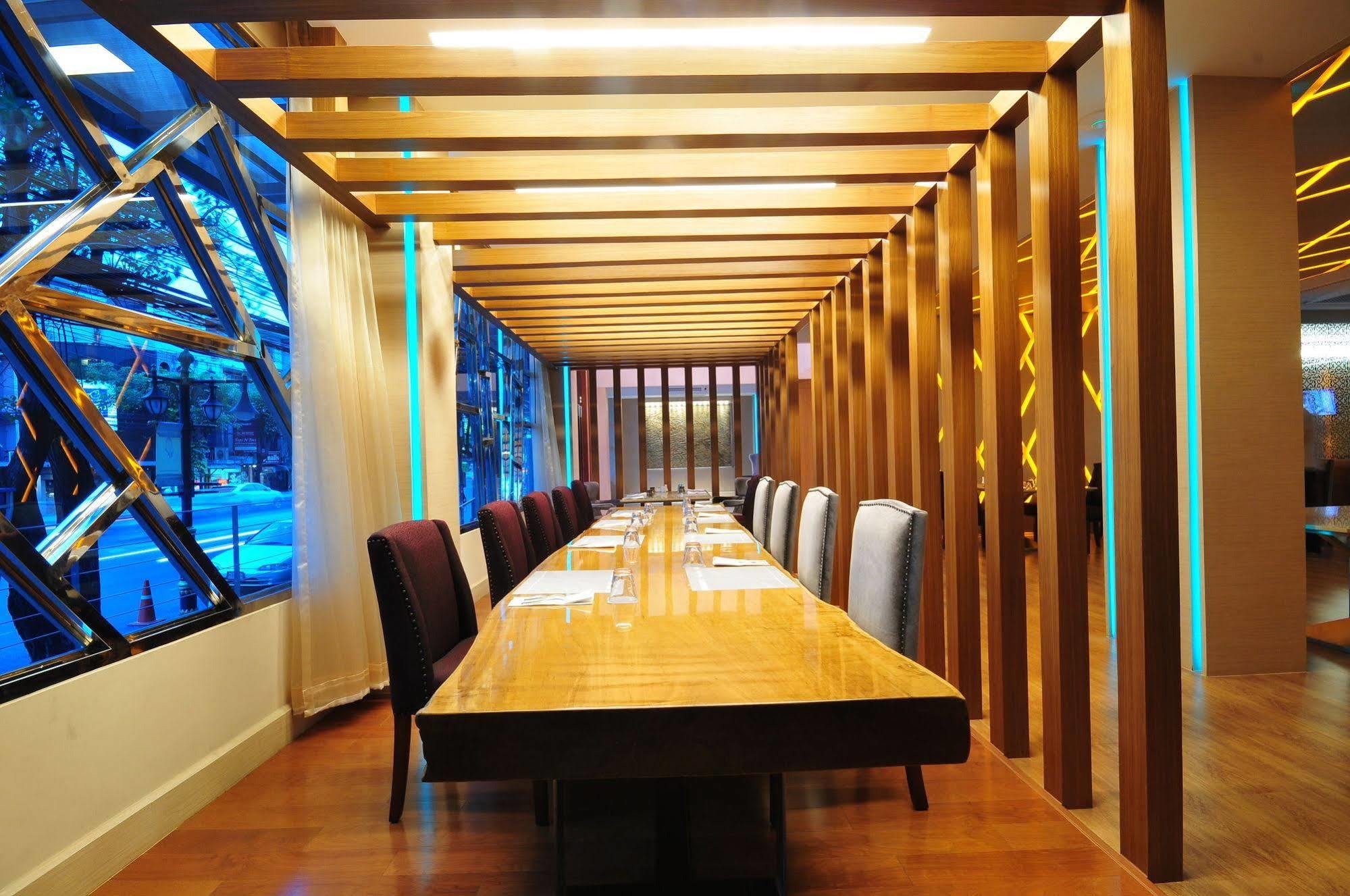One One Bangkok Hotel Luaran gambar